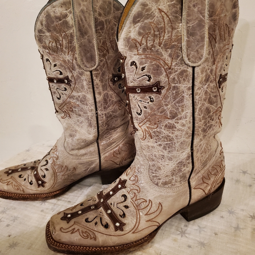 Cavenders cowgirls boots size 7.5B